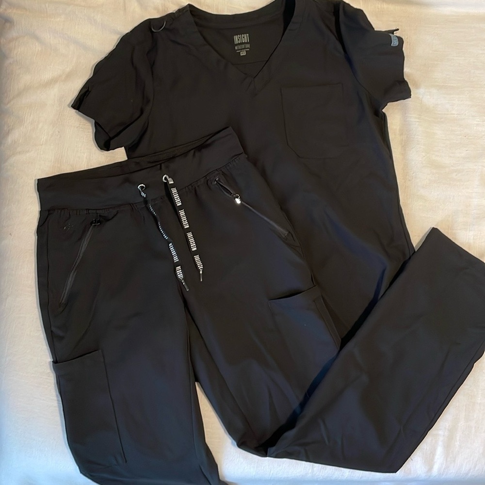 Med Couture Insight scrub set